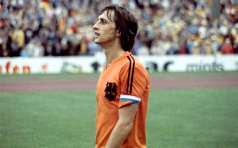 why did johan cruyff wear adidas